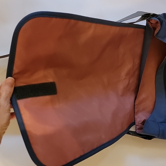 Columbia EUC Periwinkle Blue Crossbody Messenger Bag Purse Lightweight Very Nice - Picture 4 of 16